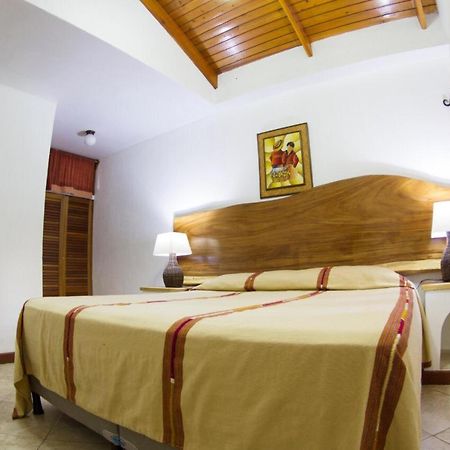Hotel Dos Mundos Панахачел Екстериор снимка